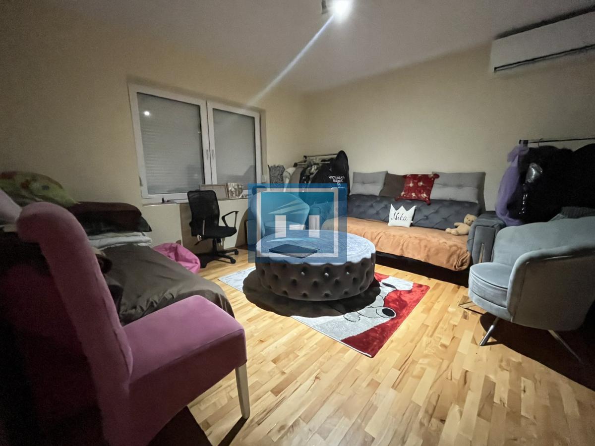 EKSKLUZIVNA PONUDA – Prostrana porodična kuća vrhunskog kvaliteta