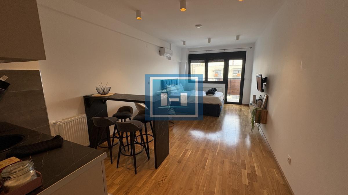 Luksuzna garsonjera 36 m² – bazen, kompletno nameštena, idealna lokacija