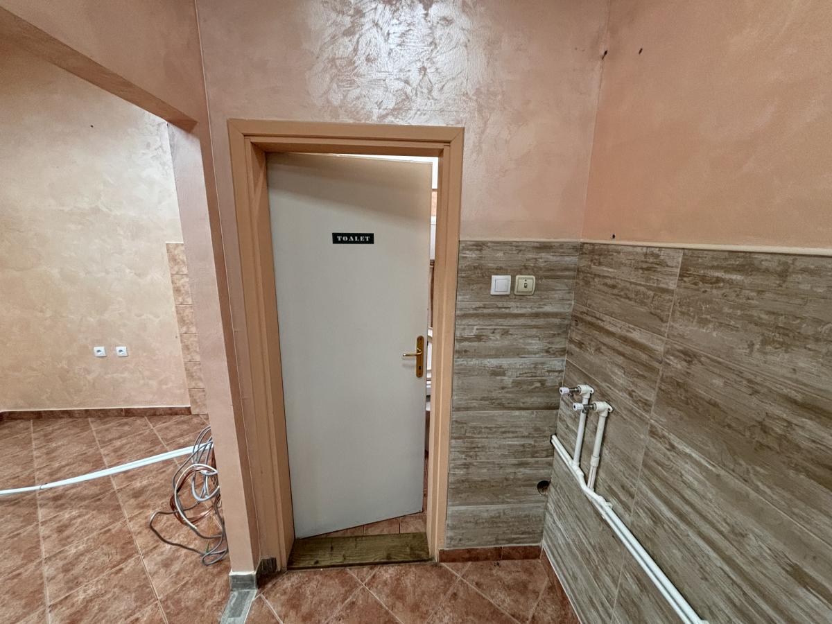 Izdaju se dva lokala spojena u jednom u centru Jagodine