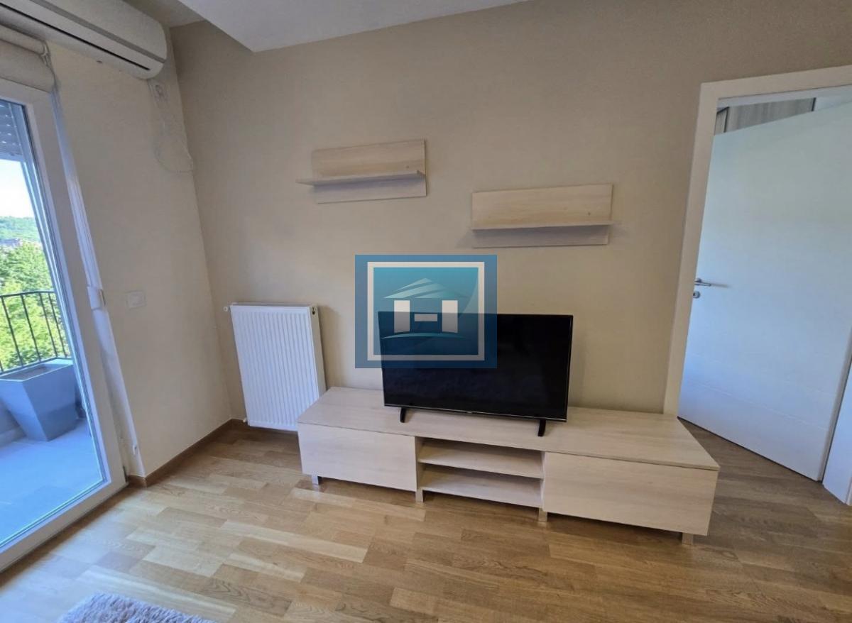 Prelepo opremljen jednosoban stan u centru grada – spreman za useljenje!