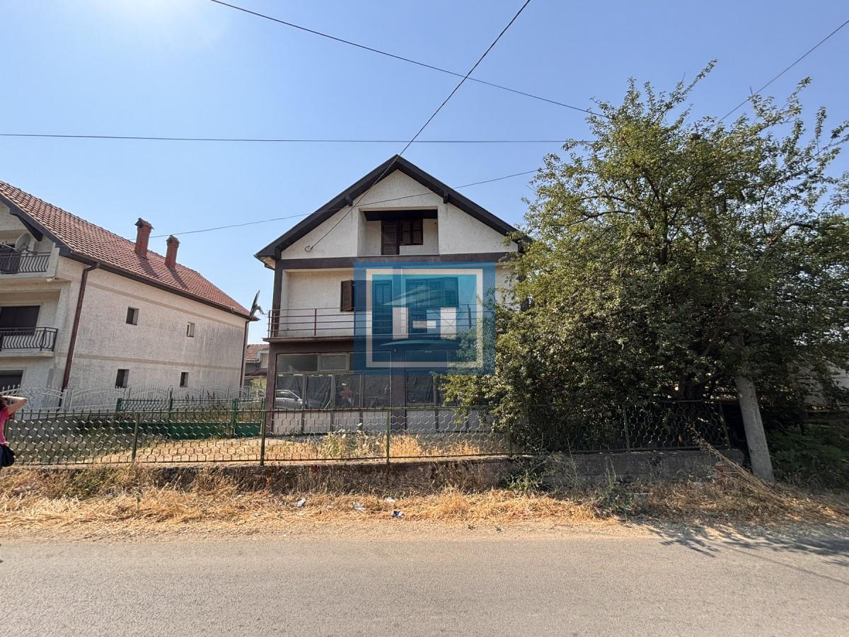 Na prodaju – Vrhunska višespratna kuća sa lokalom i velikim placem!