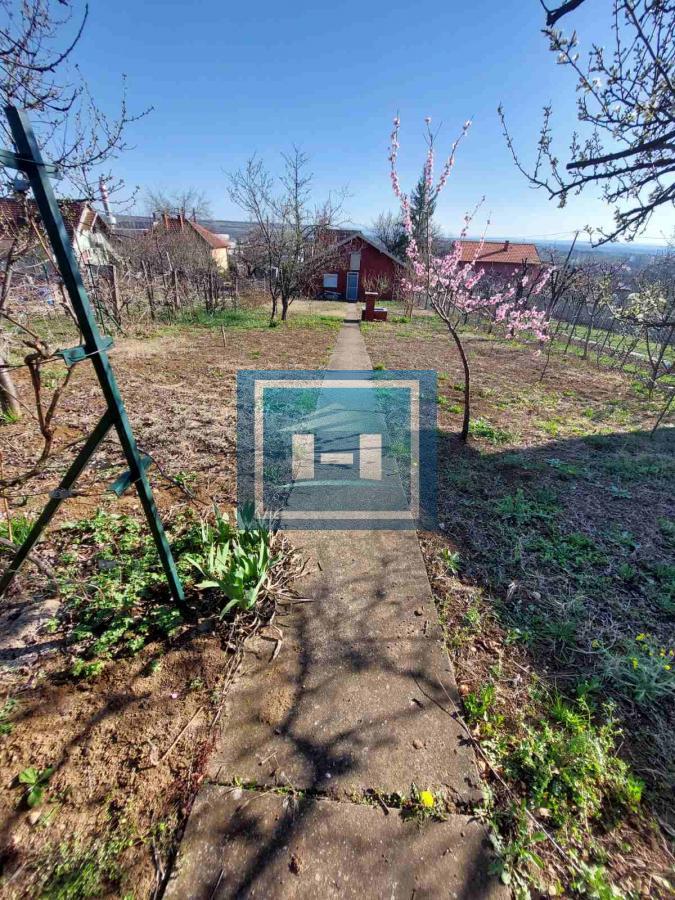Karadjordjevo brdo-kuća bez ulaganja