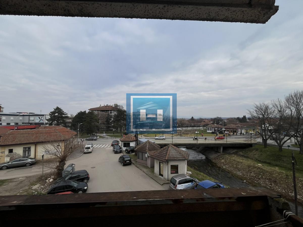 Tražiš stan za sređivanje? Lokacija TOP, potencijal OGROMAN!