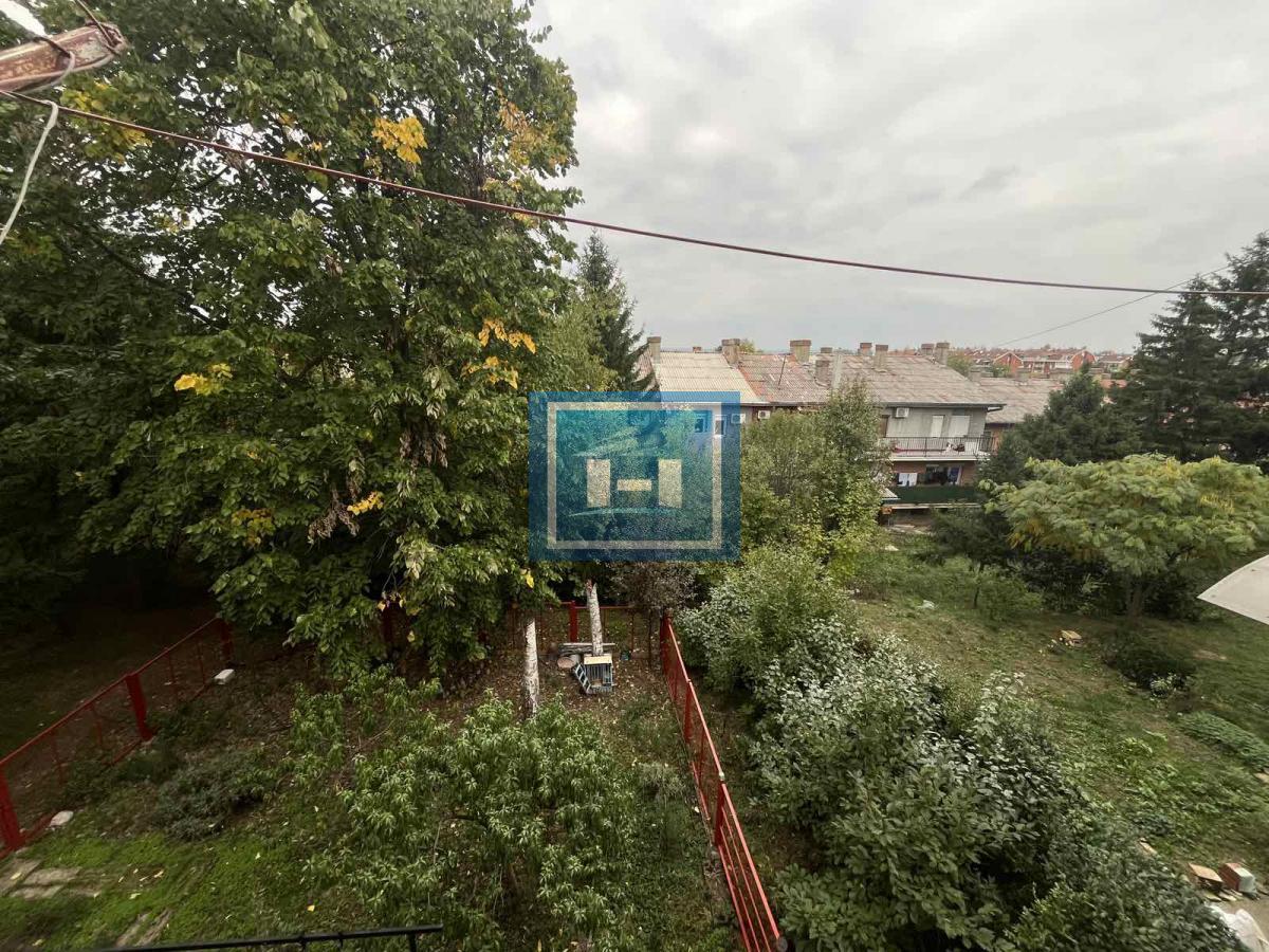 DVE SPAVAĆE SOBE NA 46 m² + GARSONJERA — STRELIŠTE, JAGODINA!