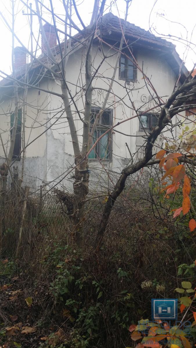 Starija kuća u centru sela Vojska