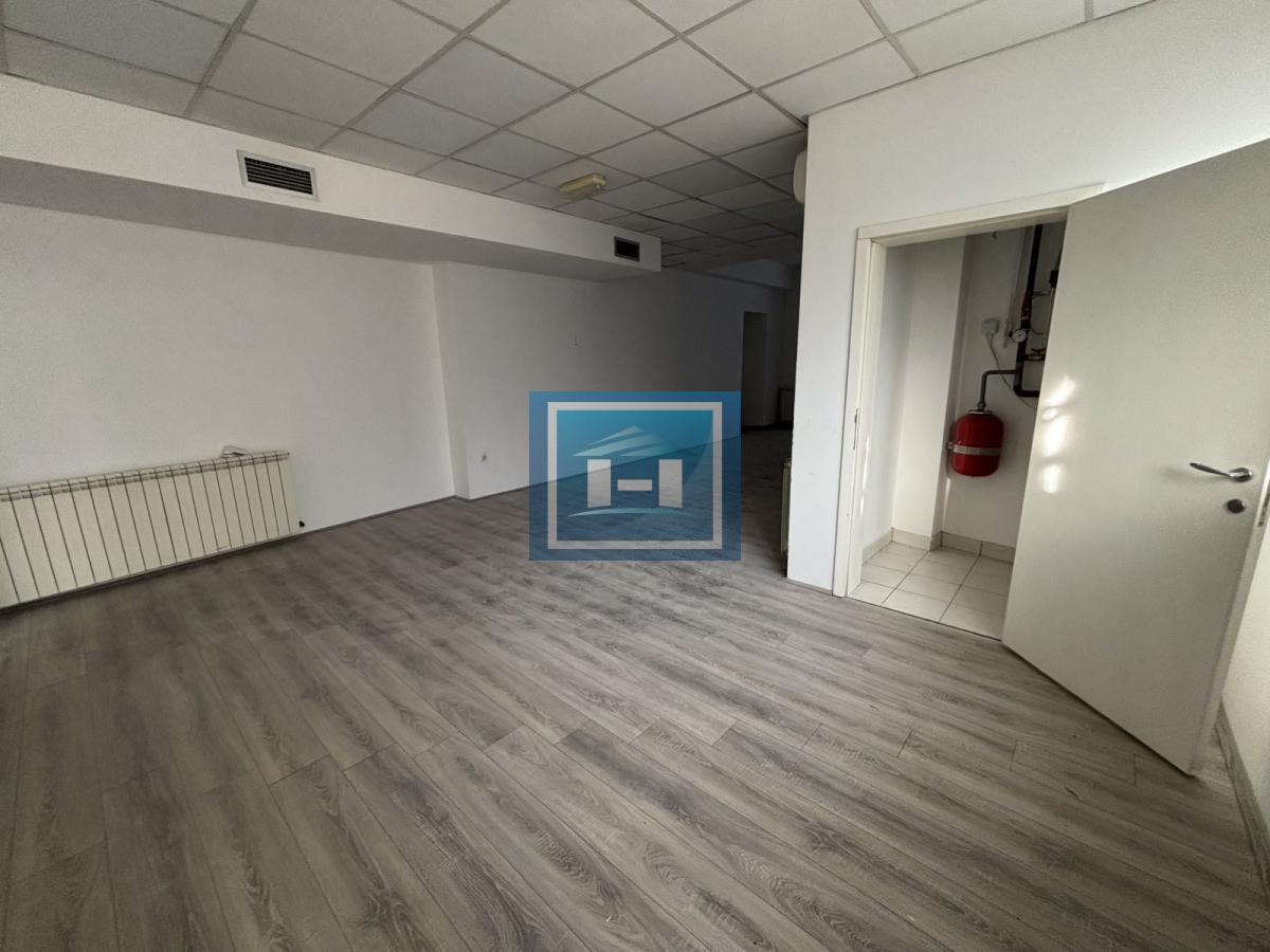 Izdavanje poslovnog prostora u strogom centru Jagodine – odlična lokacija, 171 m²