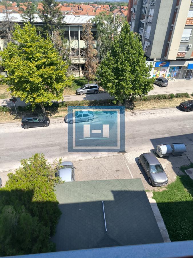 Na prodaju trosoban stan u Ćupriji