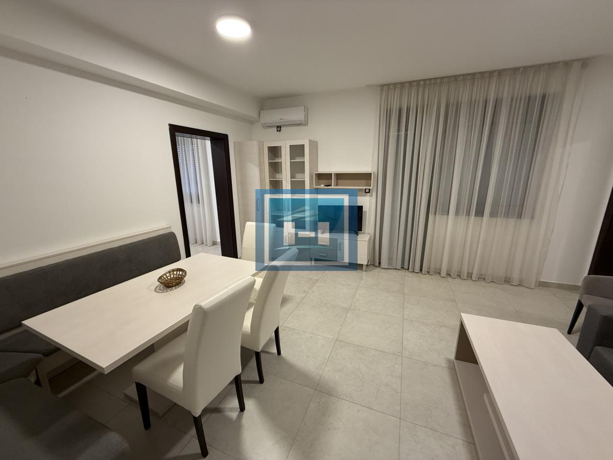 Veći luksuzan, namešten stan u Wing kompleksu