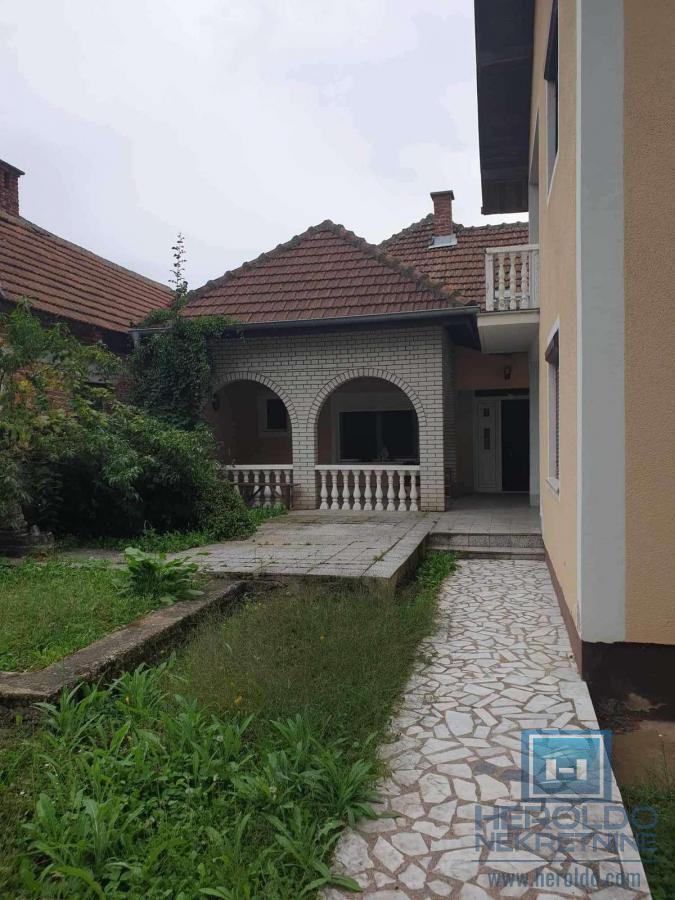 Kompletno seosko domaćinstvo u Sedlaru