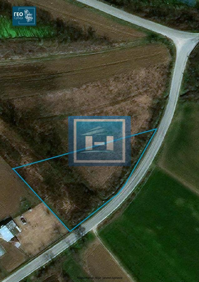 Na prodaju plac u okolini Jagodina – 27 ari, pored glavnog puta