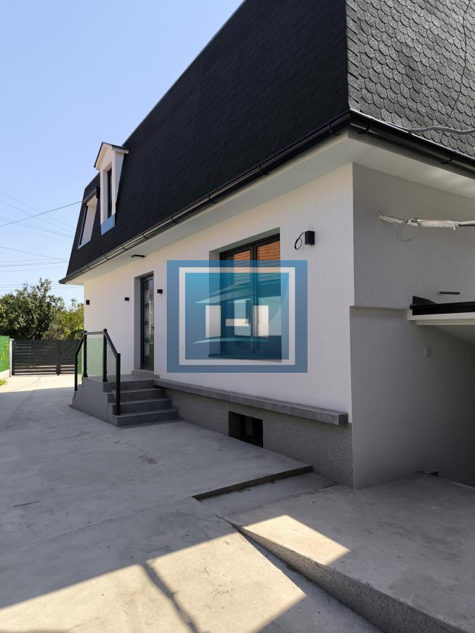 Luksuzna kuća sa dodatnim objektom – spoj elegancije, funkcionalnosti i prestižne lokacije