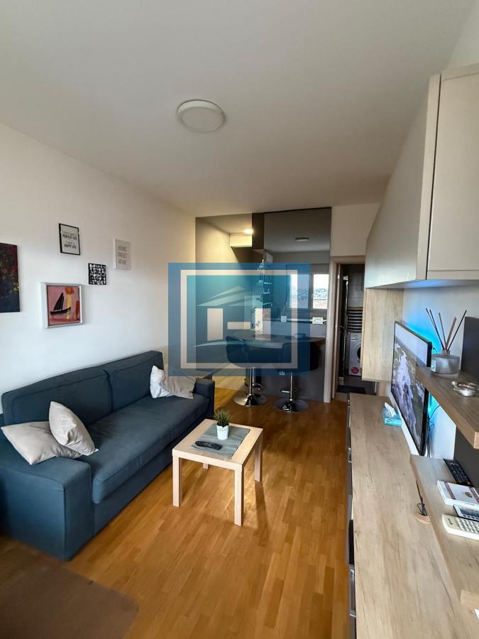 Zvezdara - Lux namešten stan 30 m² sa parkingom