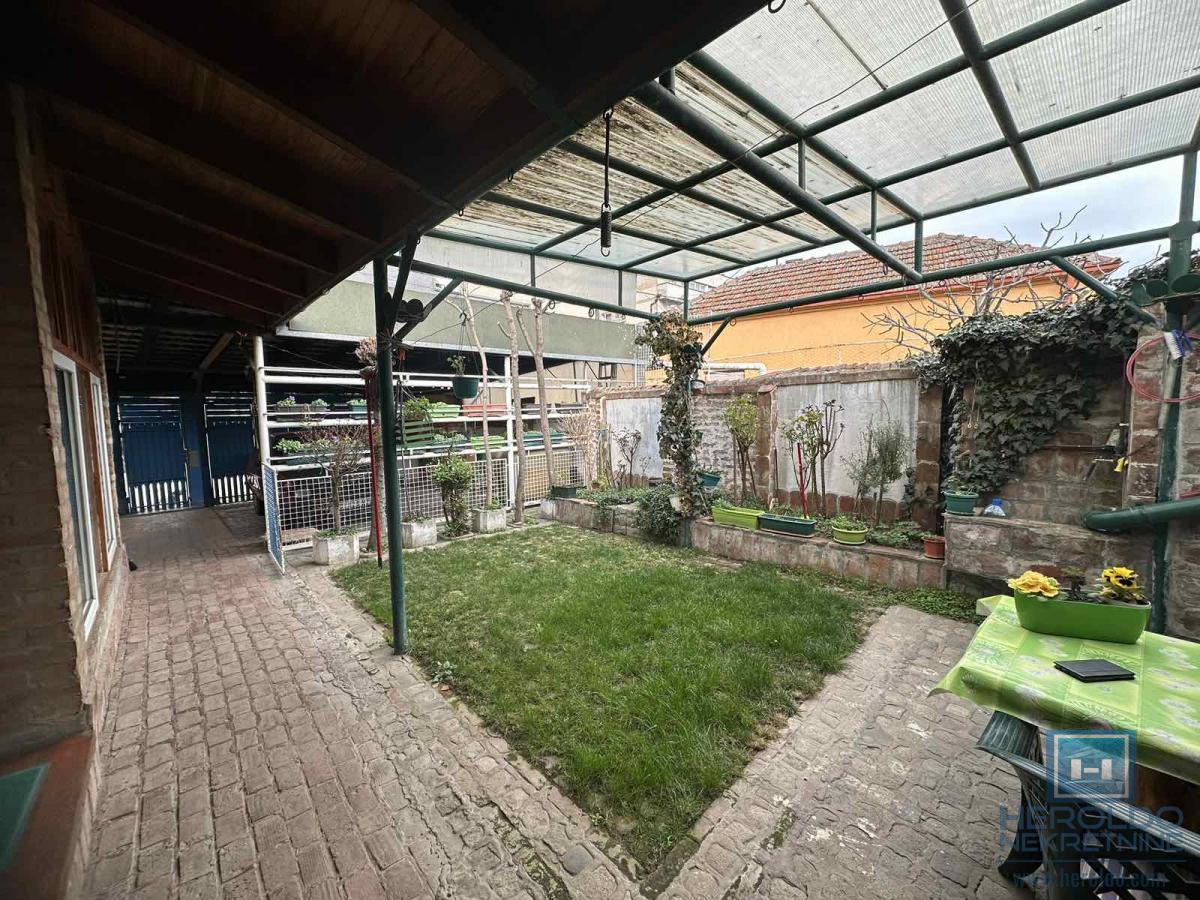 KUĆA U STROGOM CENTRU – IDEALNA ZA PORODIČNI ŽIVOT ILI POSLOVNI PROSTOR