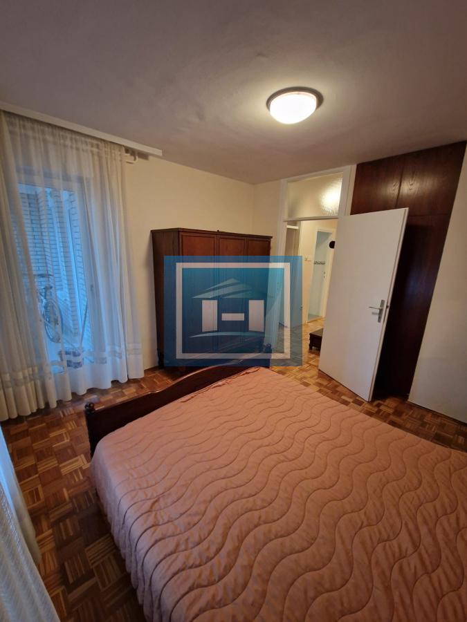 Vračar (Crveni krst) – renoviran stan sa slobodnim parkingom