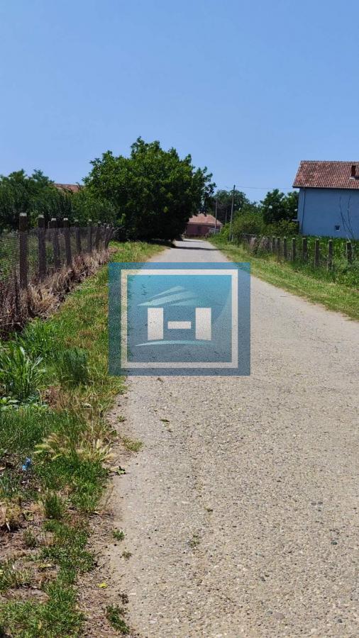 Domaćinstvo u okolini Jagodine sa 4 objekta na prostarom placu od 47 ari