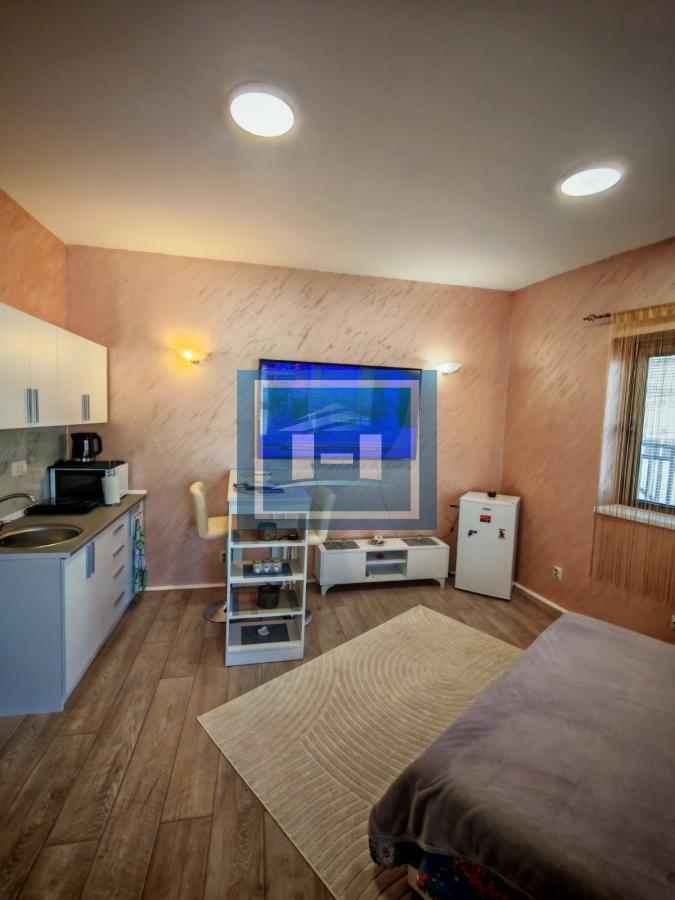 Izdaje se potpuno renovirana opremljena garsonjera