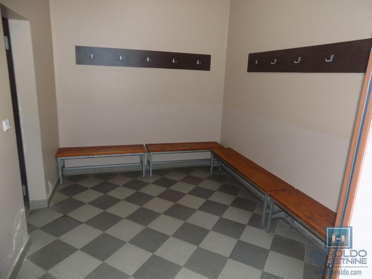 NA PRODAJU – BALON ZA FUDBAL SA KOMPLETNIM INVENTAROM