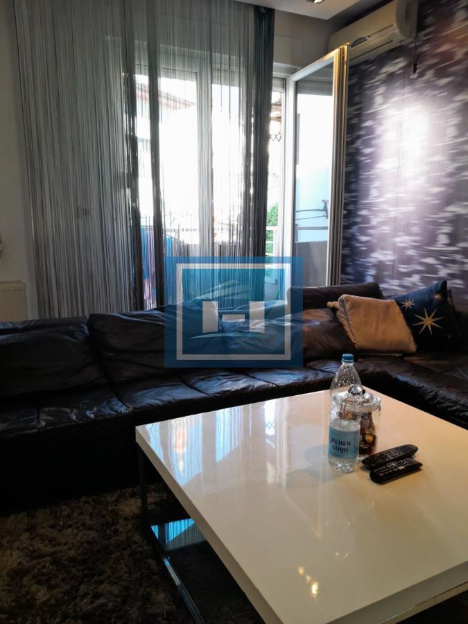 Na prodaju jednoiposoban stan – sam centar Kragujevca, pogled na crkvu!