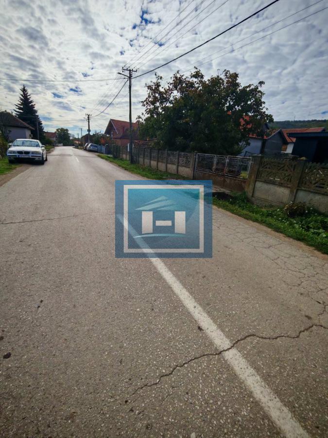 Plac u Trešnjevici do glavnog puta