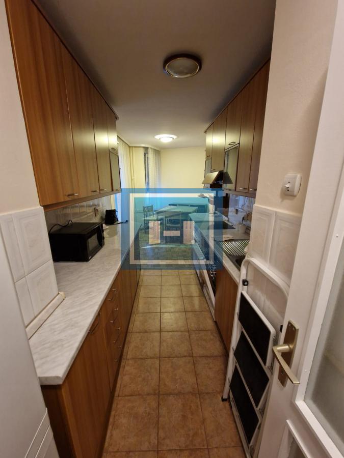 Vračar (Crveni krst) – renoviran stan sa slobodnim parkingom