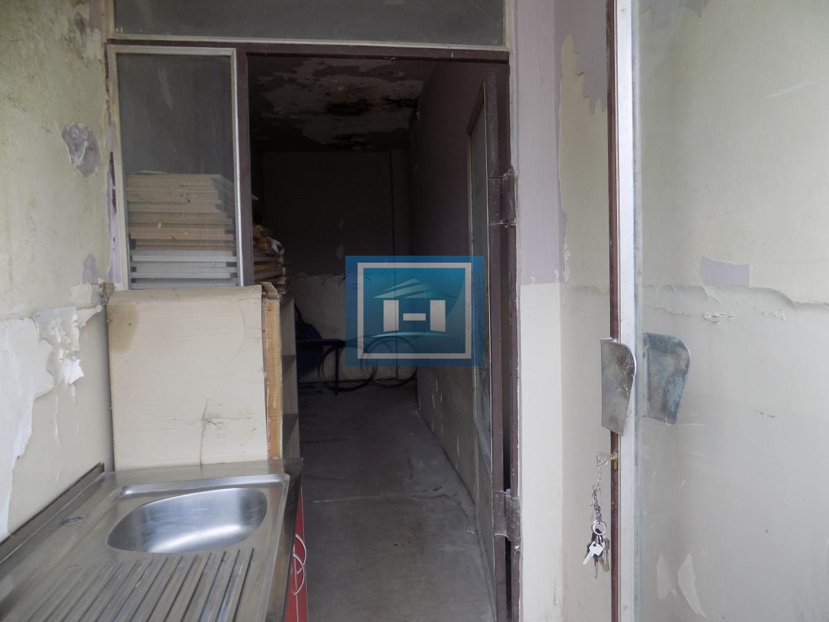 Hala za renoviranje sa kancelarijskim delom