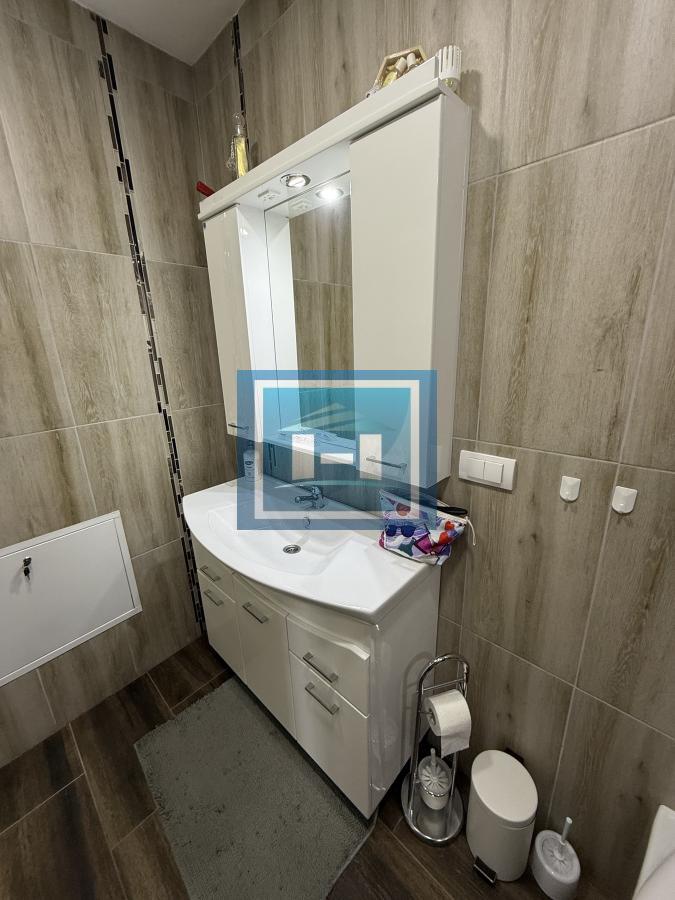 Dve kuće u Glavincima sa velikim imanjem -samo 8 km od grada