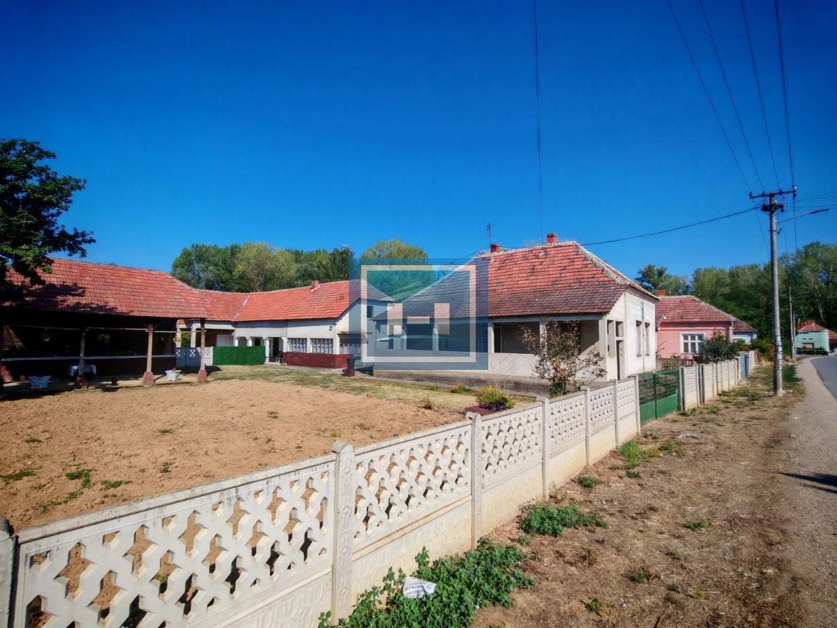 Na prodaju seosko domaćinstvo u Donjem Katunu