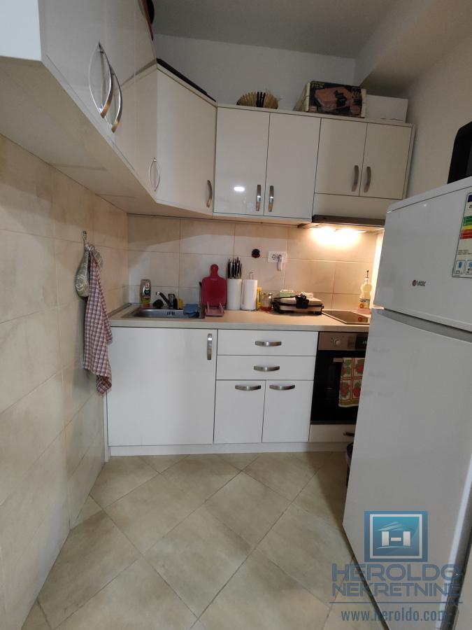 Kompletno namešten jednosoban stan
