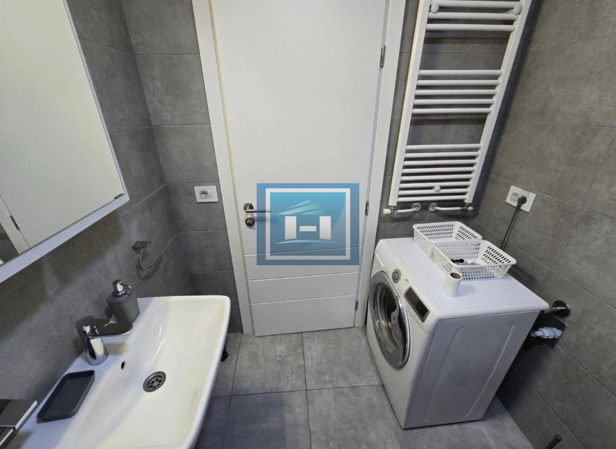 Prelepo opremljen jednosoban stan u centru grada – spreman za useljenje!