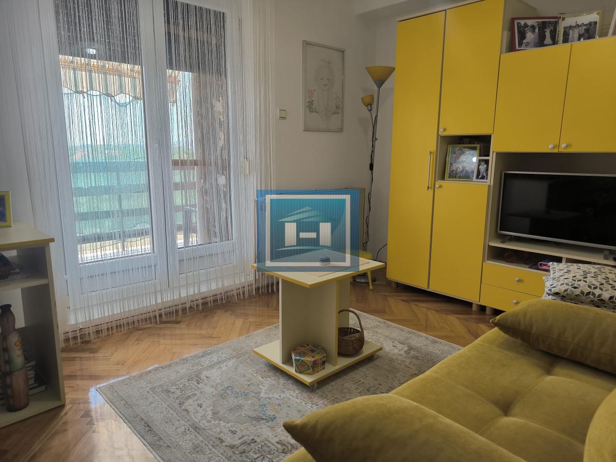 Na prodaju trosoban stan u Ćupriji