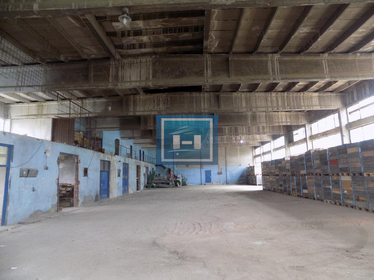 Hala za renoviranje sa kancelarijskim delom