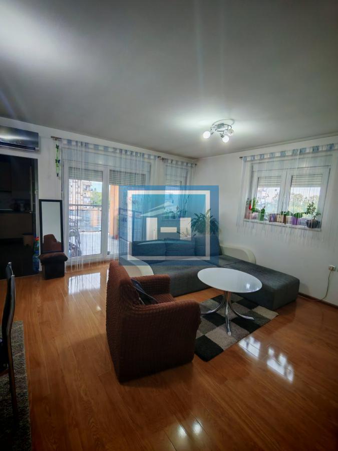 Trosoban stan u novogradnji sa parking mestom i podrumom