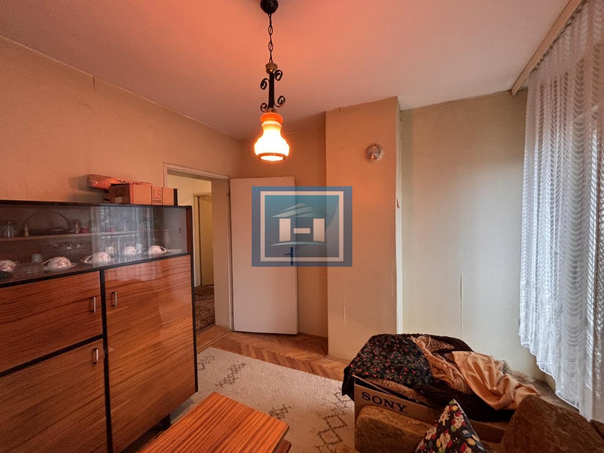 Stan na Strelištu sa podrumom i garažom - hitna prodaja!