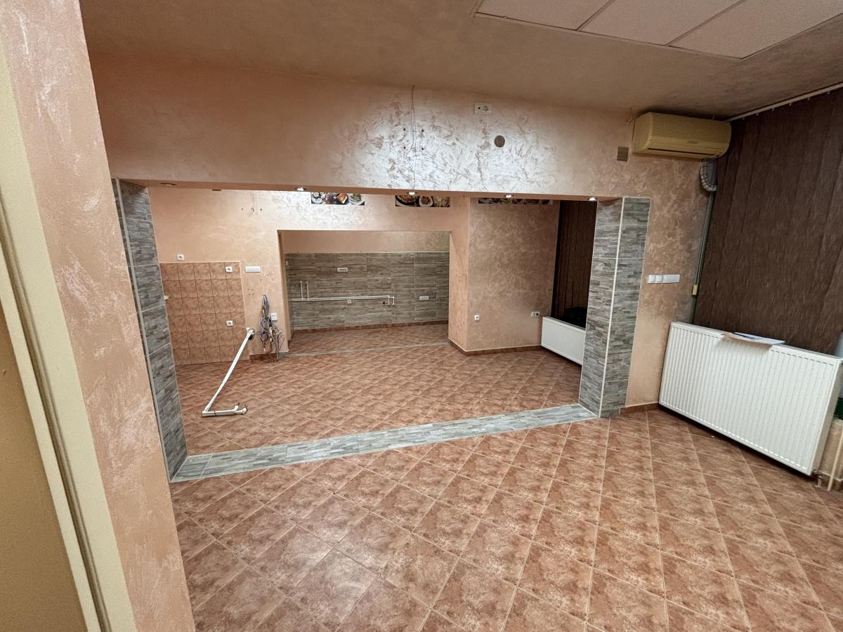 Izdaju se dva lokala spojena u jednom u centru Jagodine