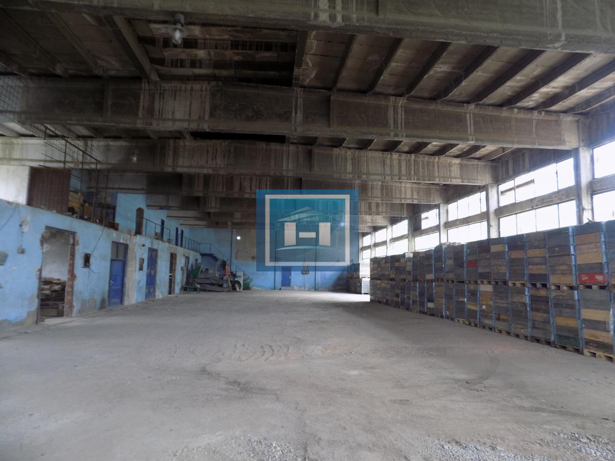 Hala za renoviranje sa kancelarijskim delom