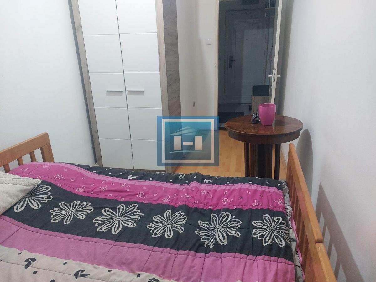 DVE SPAVAĆE SOBE NA 46 m² + GARSONJERA — STRELIŠTE, JAGODINA!