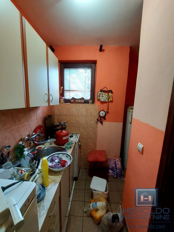 Kuća od 120m2 u naselju Kupusara na 7.39a placa