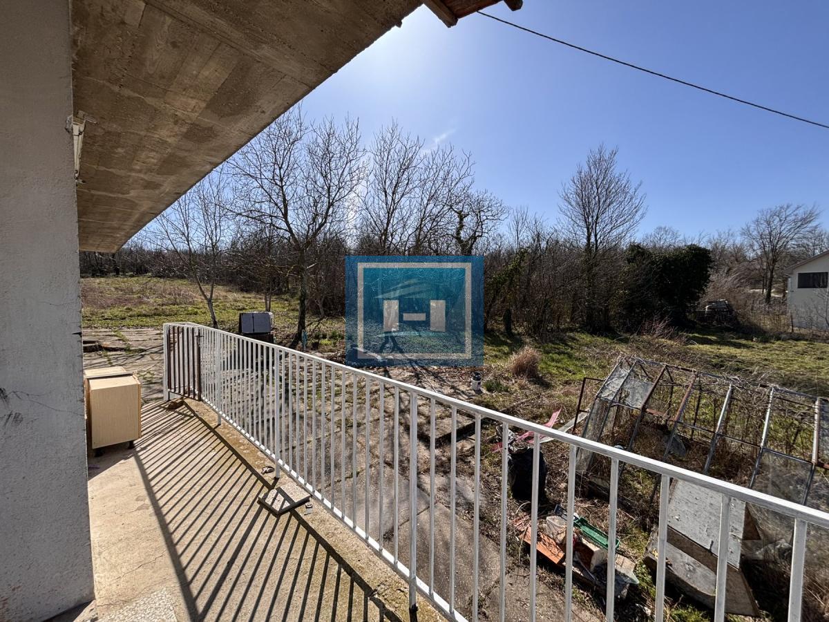 Seosko domaćinstvo – kuća preko 300 m² na placu preko 30 ari