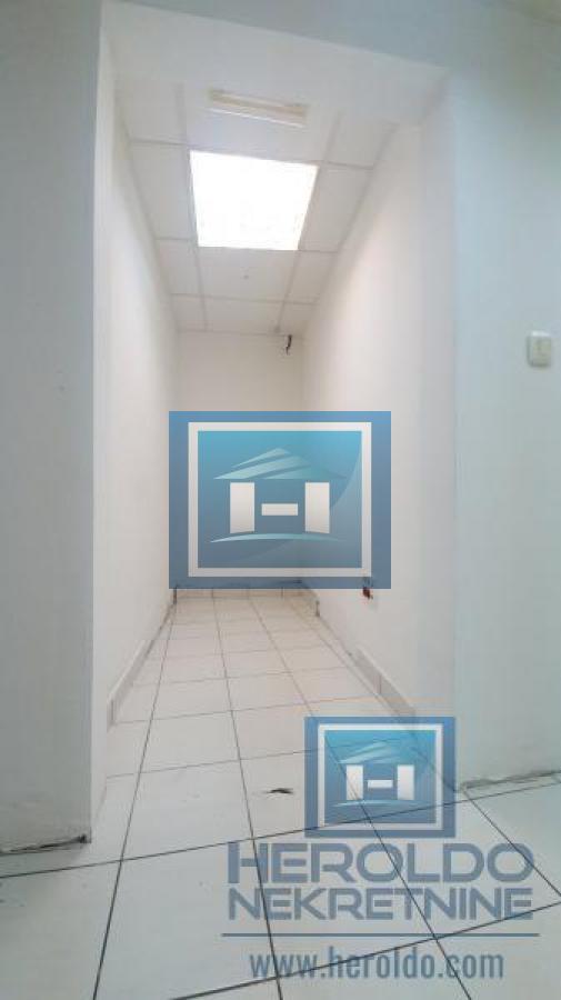 Izdavanje poslovnog prostora u strogom centru Jagodine – odlična lokacija, 171 m²