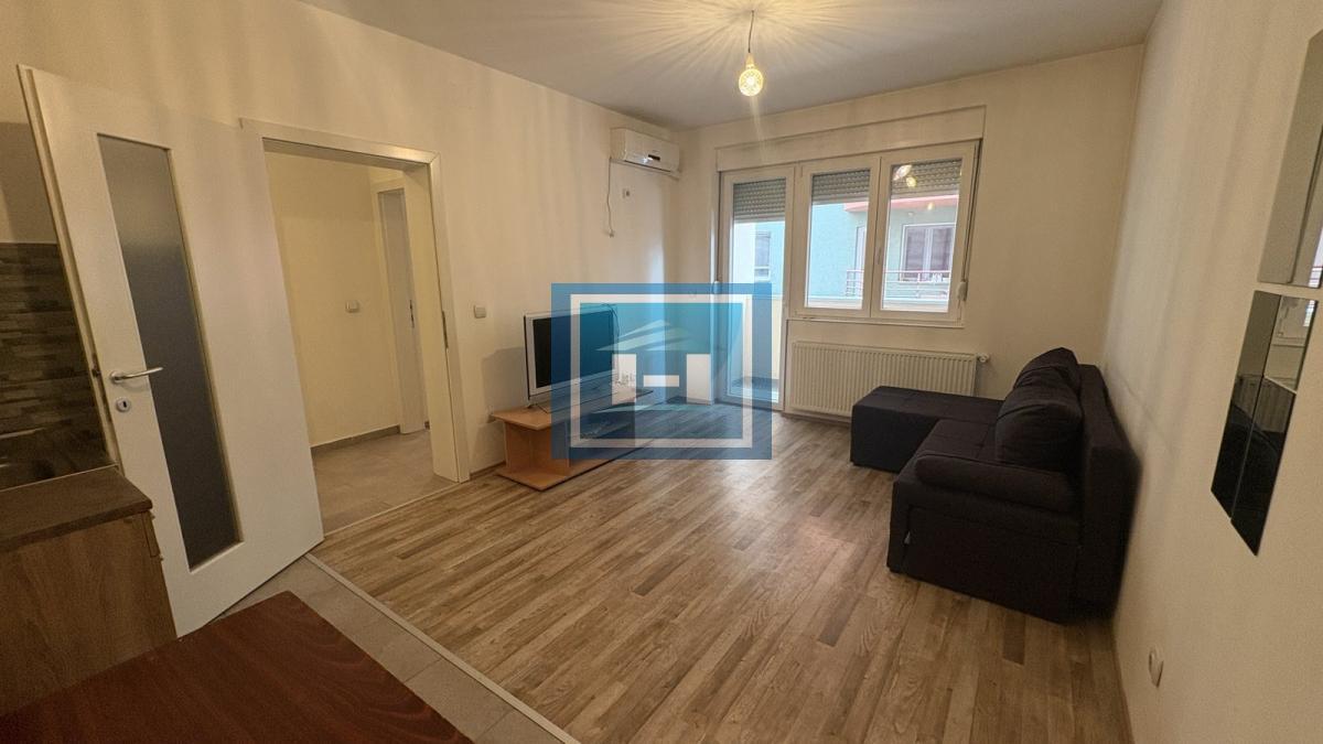 Odličan stan u širem centru – 41 m², prvi sprat, zgrada sa liftom