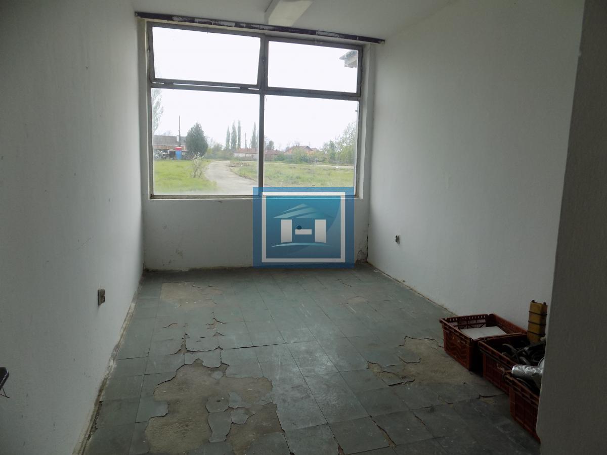 Hala za renoviranje sa kancelarijskim delom