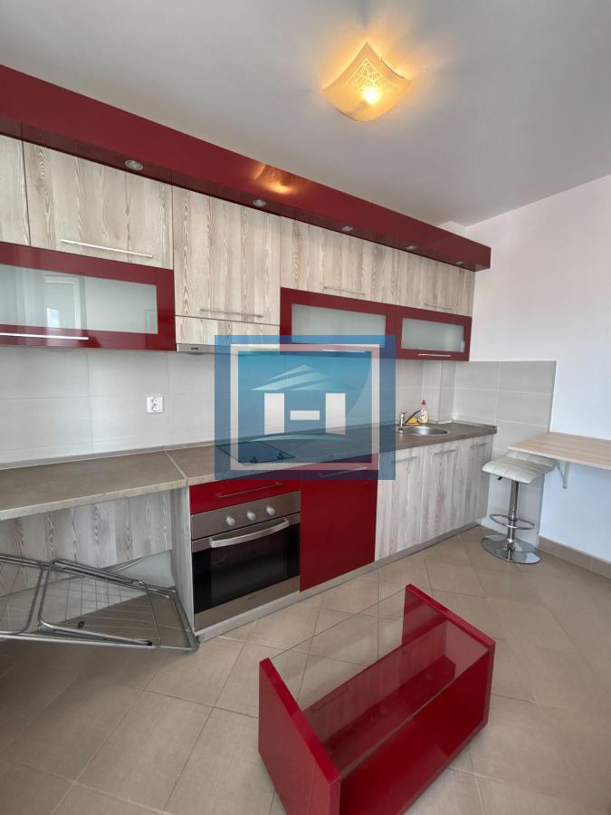 Izdajemo kompletno namešten  dvosoban stan u Wingu