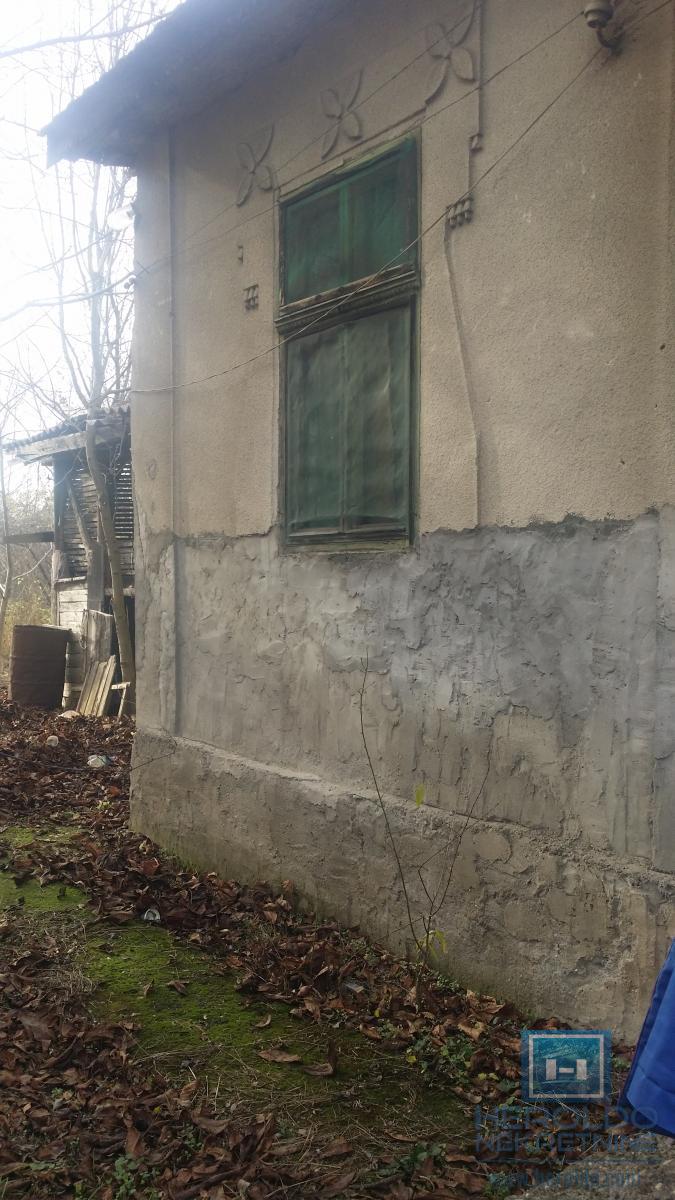 Starija kuća u centru sela Vojska