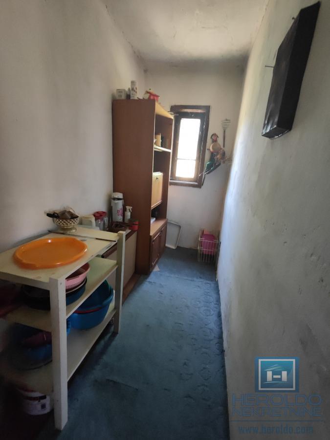 Prelepa parcela od 70 ari sa objektom u selu Lovci