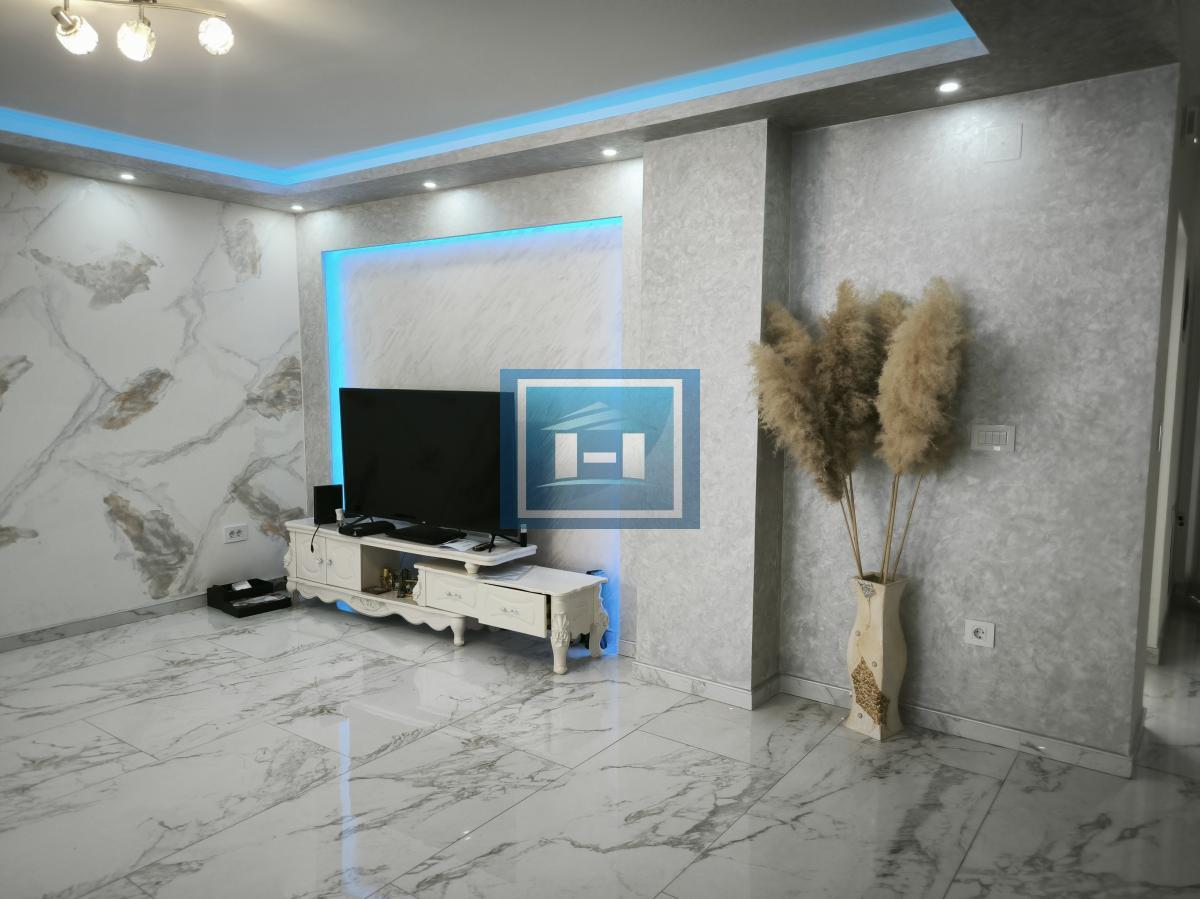 NA PRODAJU – DVE KUĆE + POMOĆNI OBJEKAT – SVE FULL!