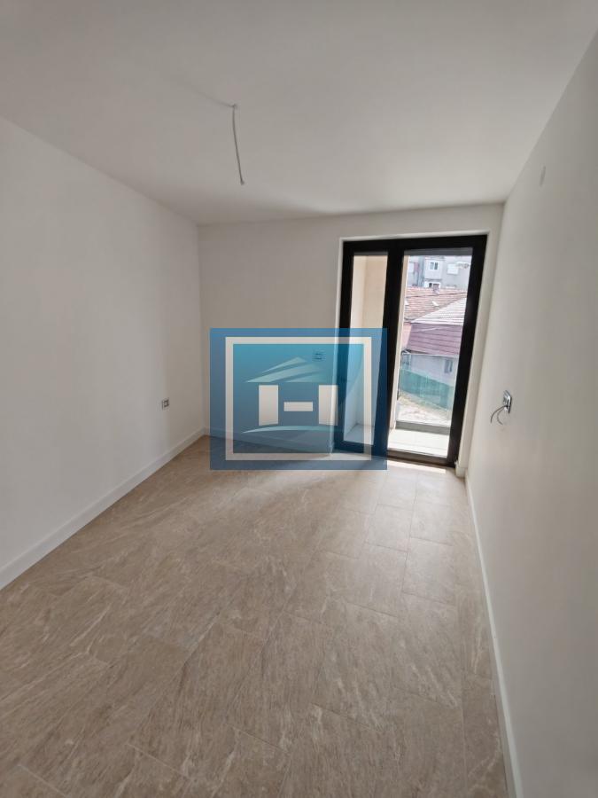 Odmah useljiv trosoban stan u novogradnji