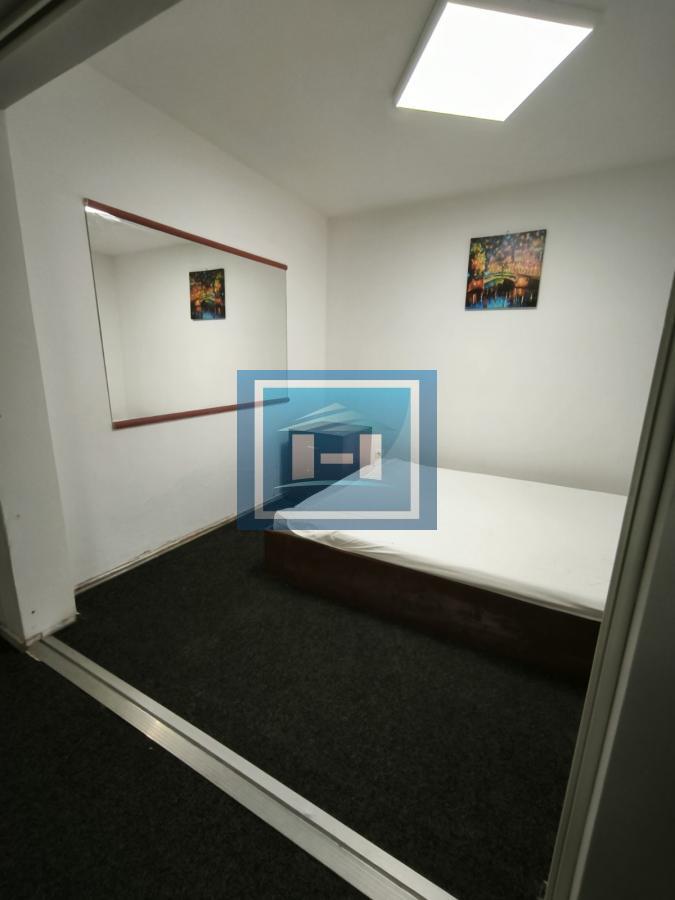 Na prodaju poslovni prostor od 82 m² u novijoj zgradi, s mogućnošću preuređenja u stambeni