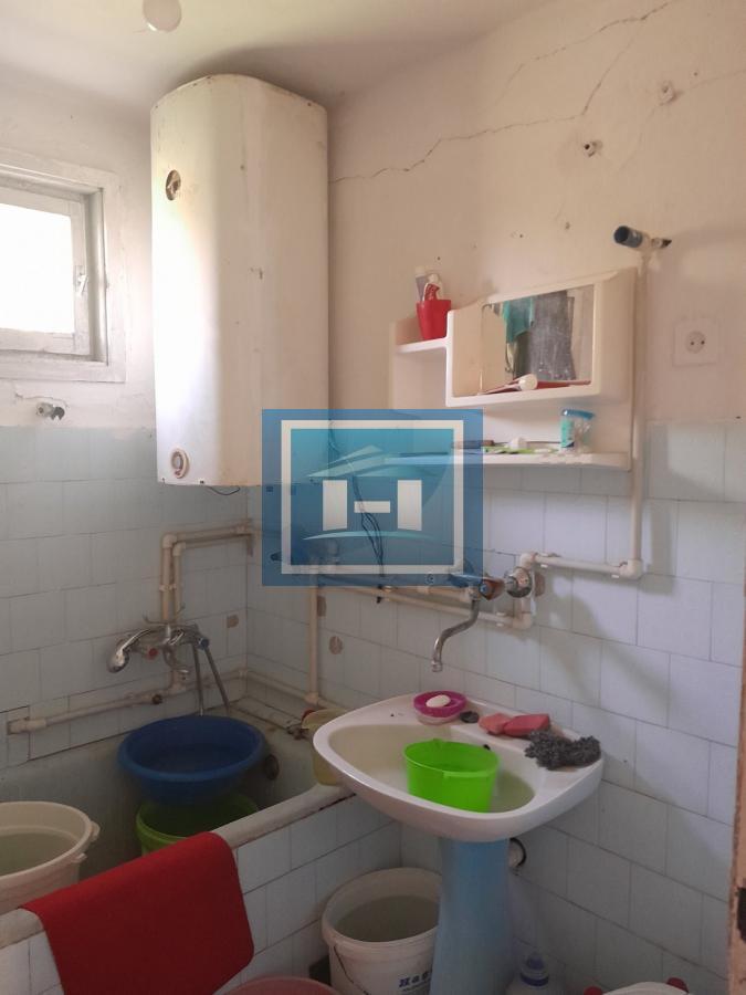 Na prodaju plac od 33 ara sa započetom kućom u Batočini!