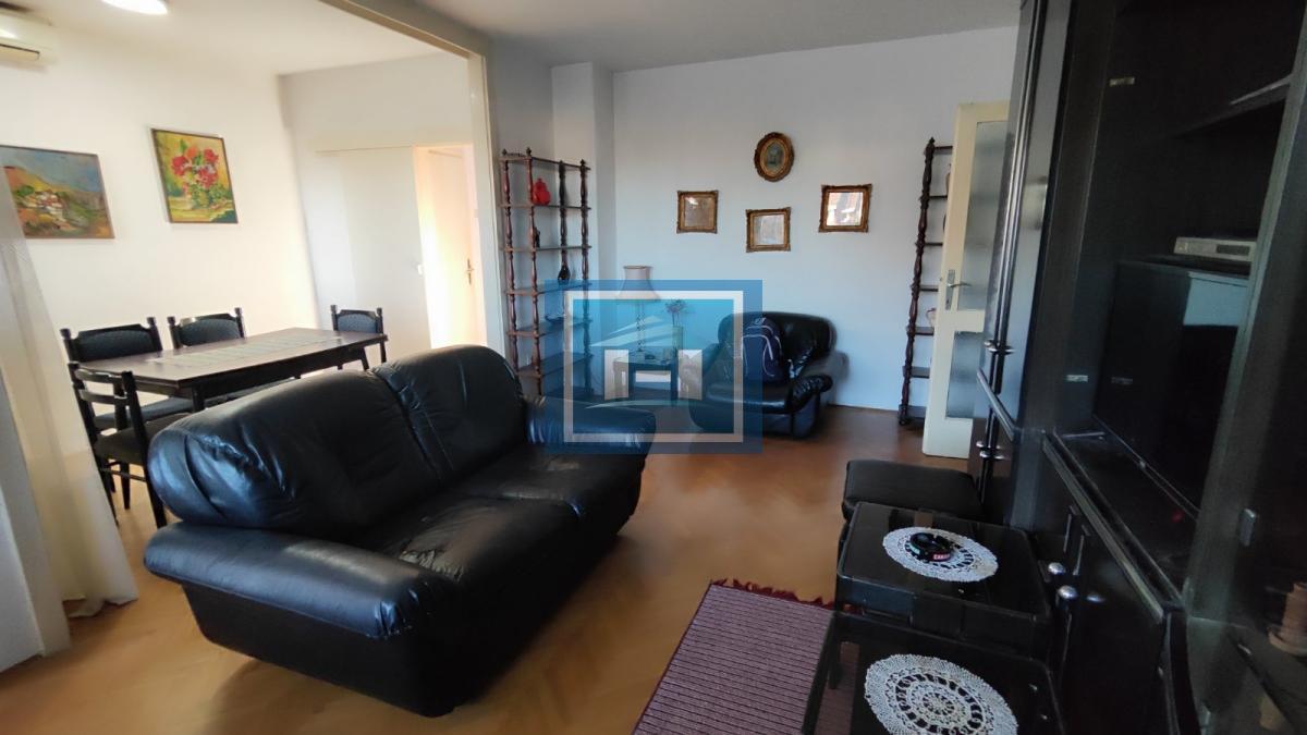 Veći porodični stan koji nudi maksimalni porodični komfor