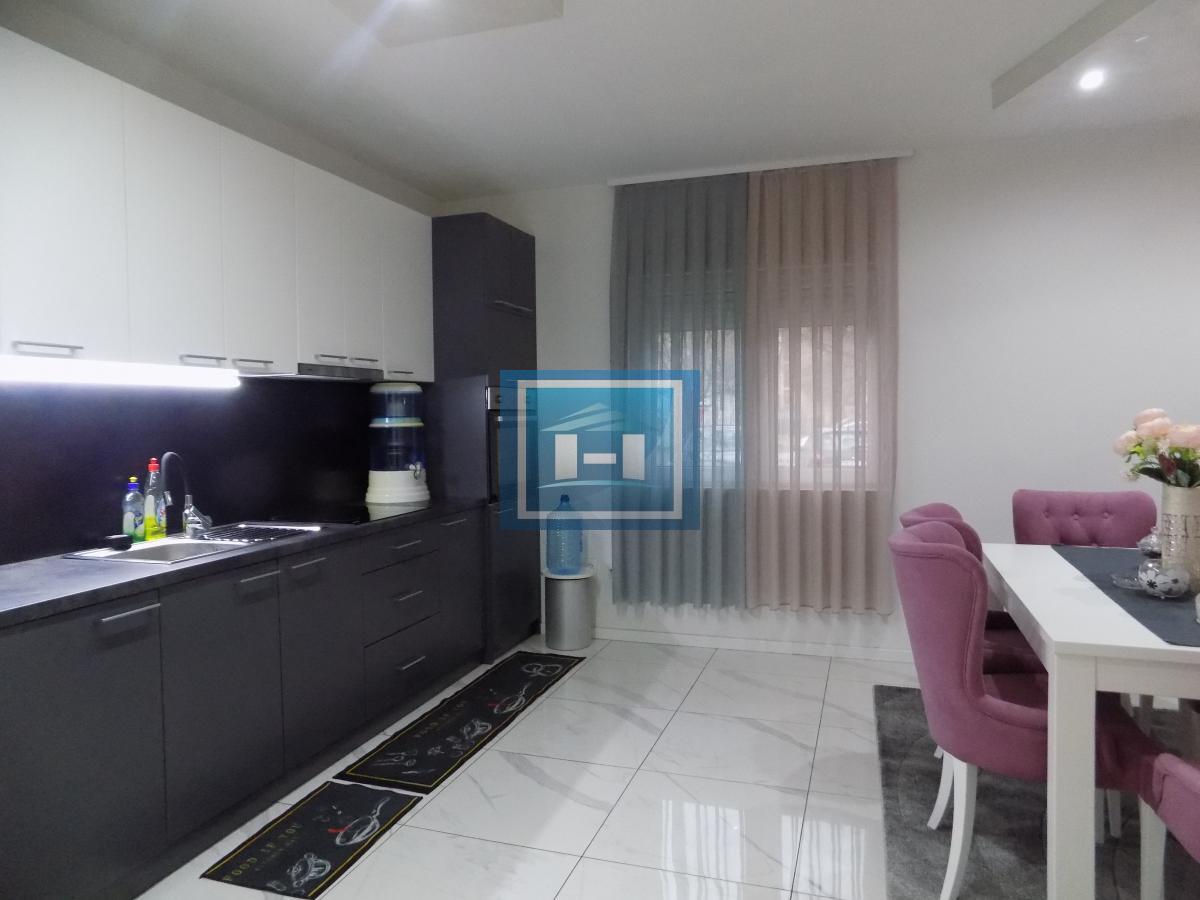 Stan u dva nivoa na idealnoj lokaciji!